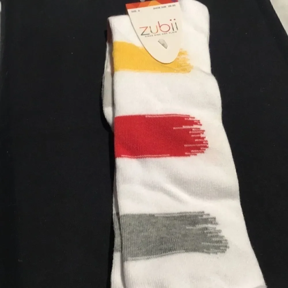 SALE. BUY 5/$10. NWT. Girls Knee Socks Sz 6.